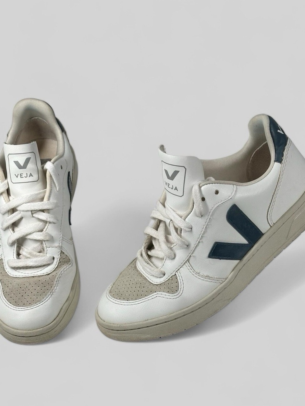 Veja V-10 CWL California White/Blue